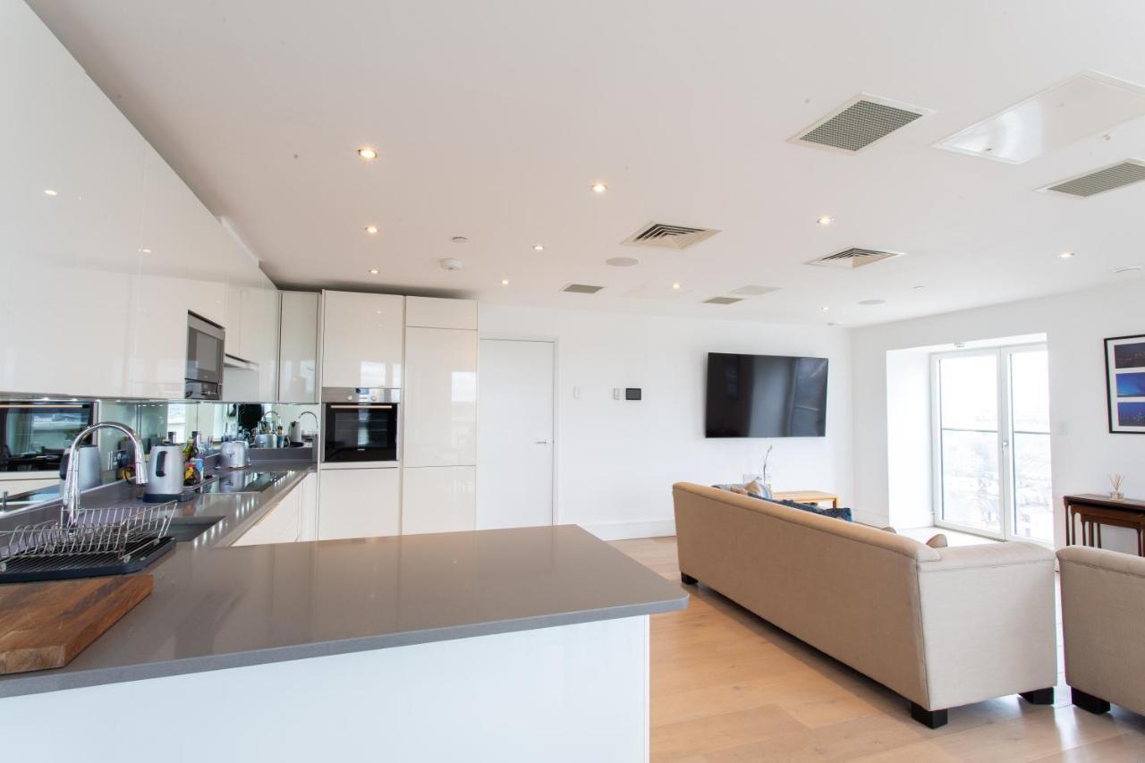 2 Bed 2 Bath Penthouse With Amazing Views With Free Parking Appartamento