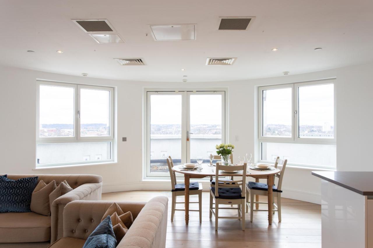 2 Bed 2 Bath Penthouse With Amazing Views With Free Parking * Londra