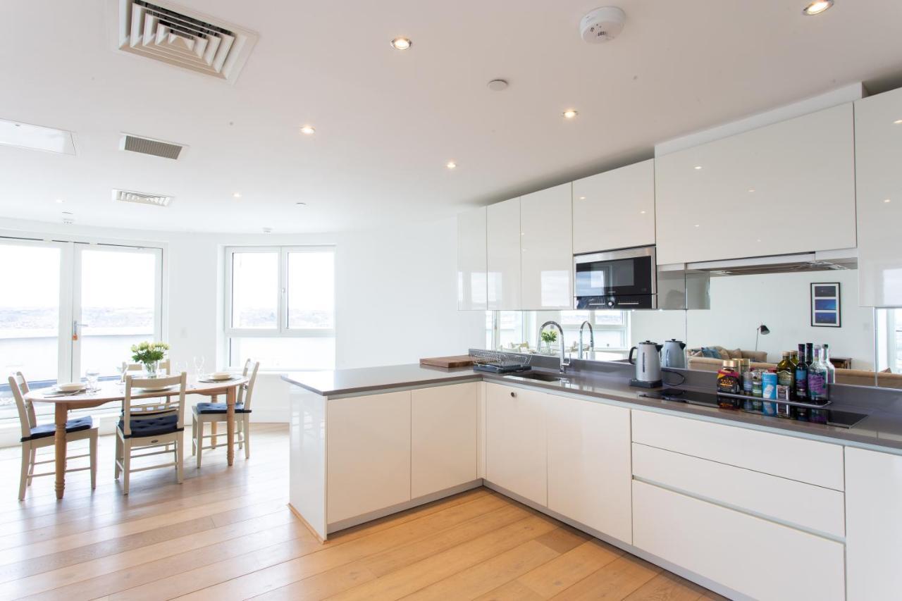 2 Bed 2 Bath Penthouse With Amazing Views With Free Parking Appartamento