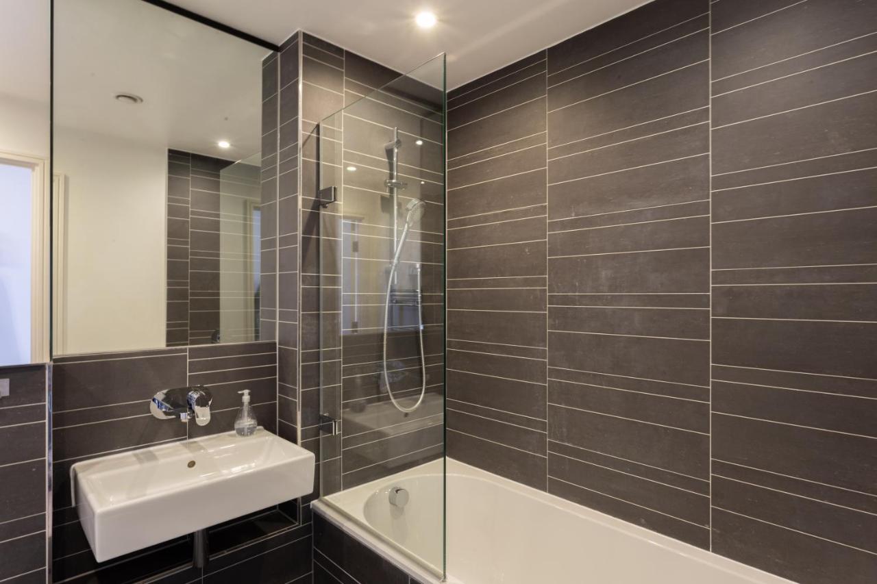 2 Bed 2 Bath Penthouse With Amazing Views With Free Parking Londra