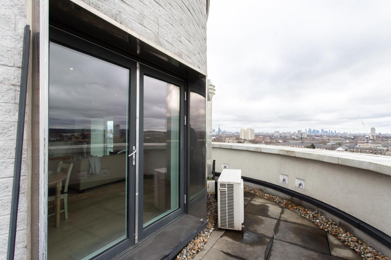 2 Bed 2 Bath Penthouse With Amazing Views With Free Parking Londra
