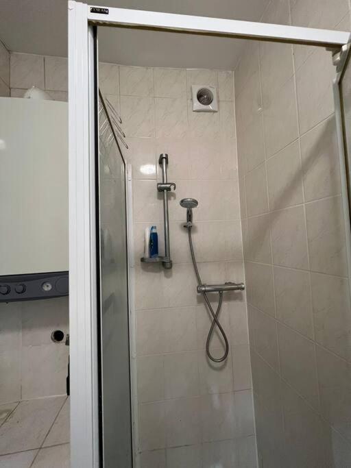 Appartamento 003- Lovely 1-bedroom Very Close To Londra