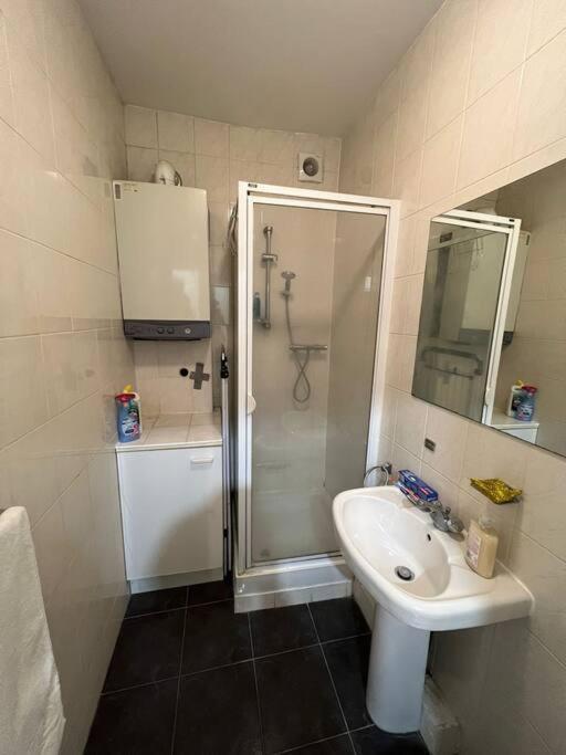 003- Lovely 1-bedroom Very Close To Appartamento *