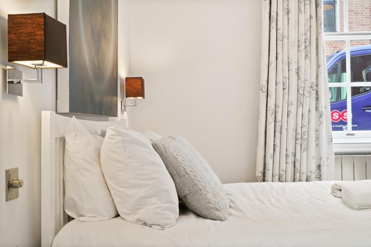 Charming Chelsea Haven By Dena Elite Collection Londen