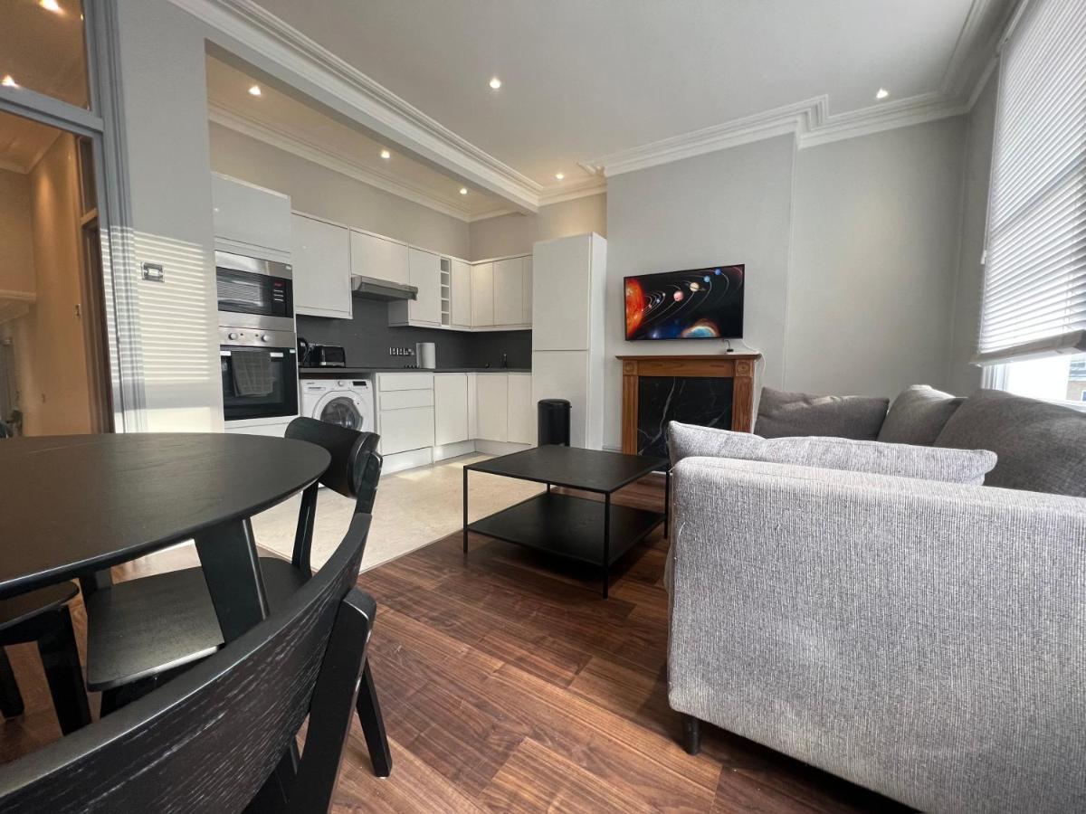 Apartment Lovely 2-bedroom Victorian Flats *