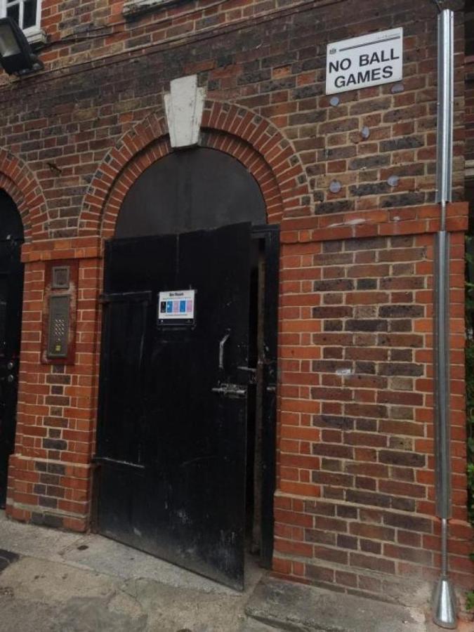 Beautiful 2 Bedroom Flat In Frampton Street Londra