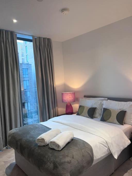 Lovely 2 Bed In Royal Wharf Lejlighed *