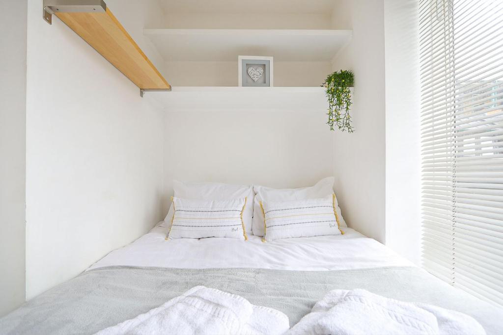 2-bed 2-bath Flat Around The Corner From Portobello Market * Londra