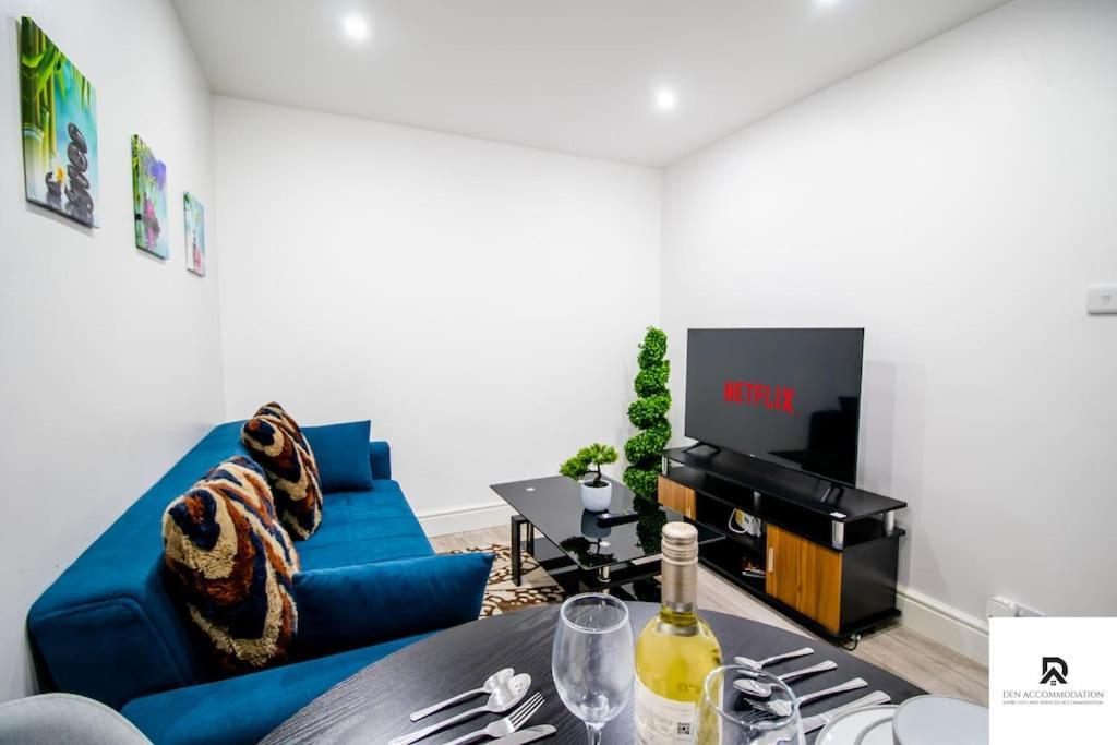 Lejlighed Weekly & Monthly - Beautiful 2 Bed House With Free Parking - Relocation, Business & Group - 5 Guests - By Den Short Lets & Serviced Accommodation, Woolwich *