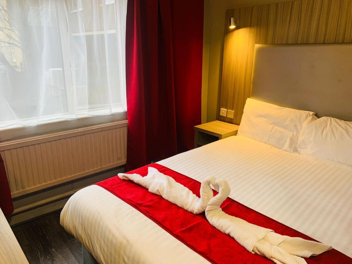 Lily Hotel
