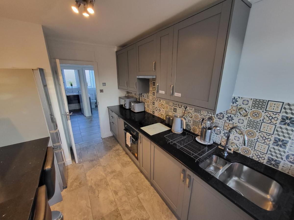 Modern 3 Bed Walking Distance To Wimbledon Tennis! Lägenhet