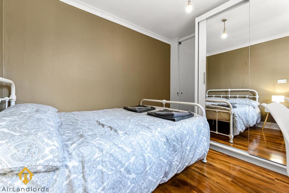 Charming River View 3 Bedroom In The Heart Of Appartement Londen