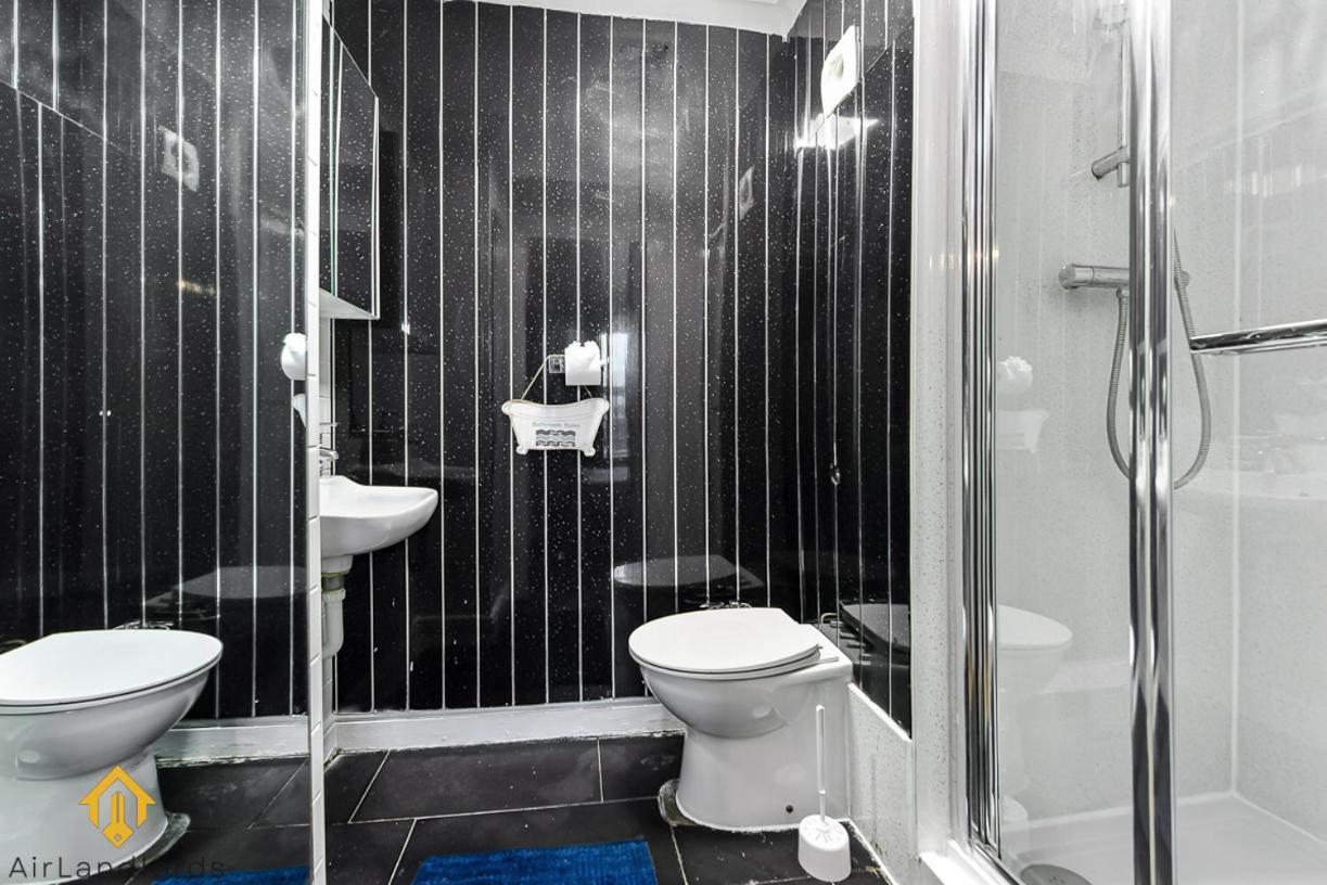 Charming River View 3 Bedroom In The Heart Of Londen