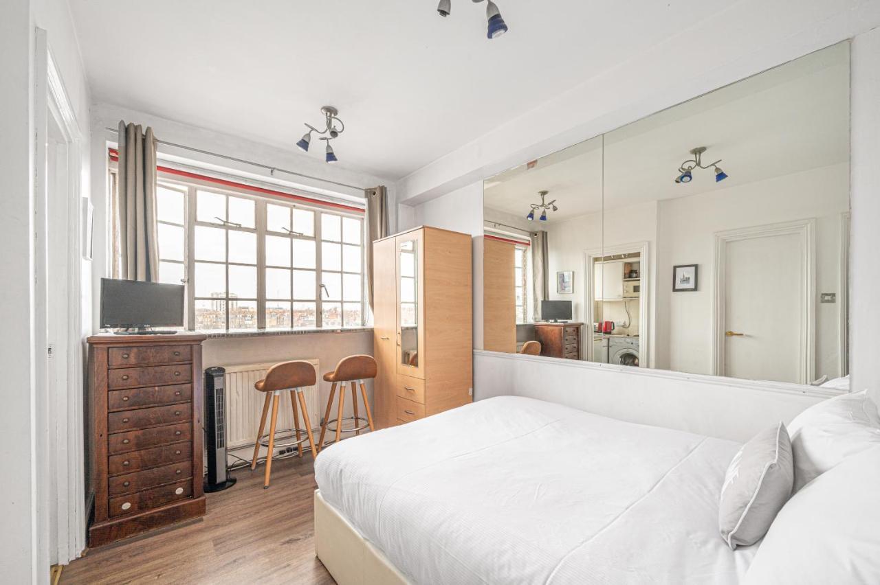 At Chelsea Cloister Appartement