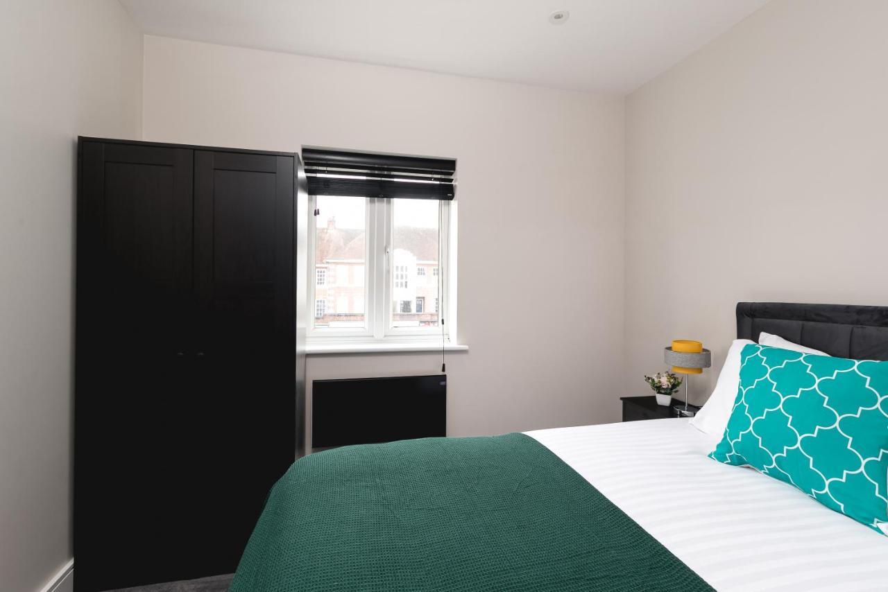 Apartment Skyvillion - Cozy Large 4 & 1 Bed In Enfield, Mins To Tube Station, Free Wi-fi London