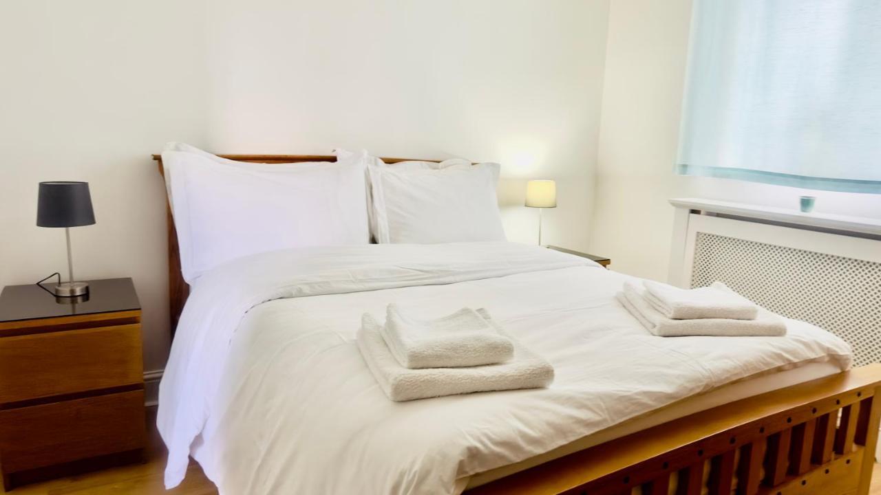 Appartamento Amazing Location - Of London- 2 Bedroom Stunning Canal View House With Private Garden,parking & Balcony Londra