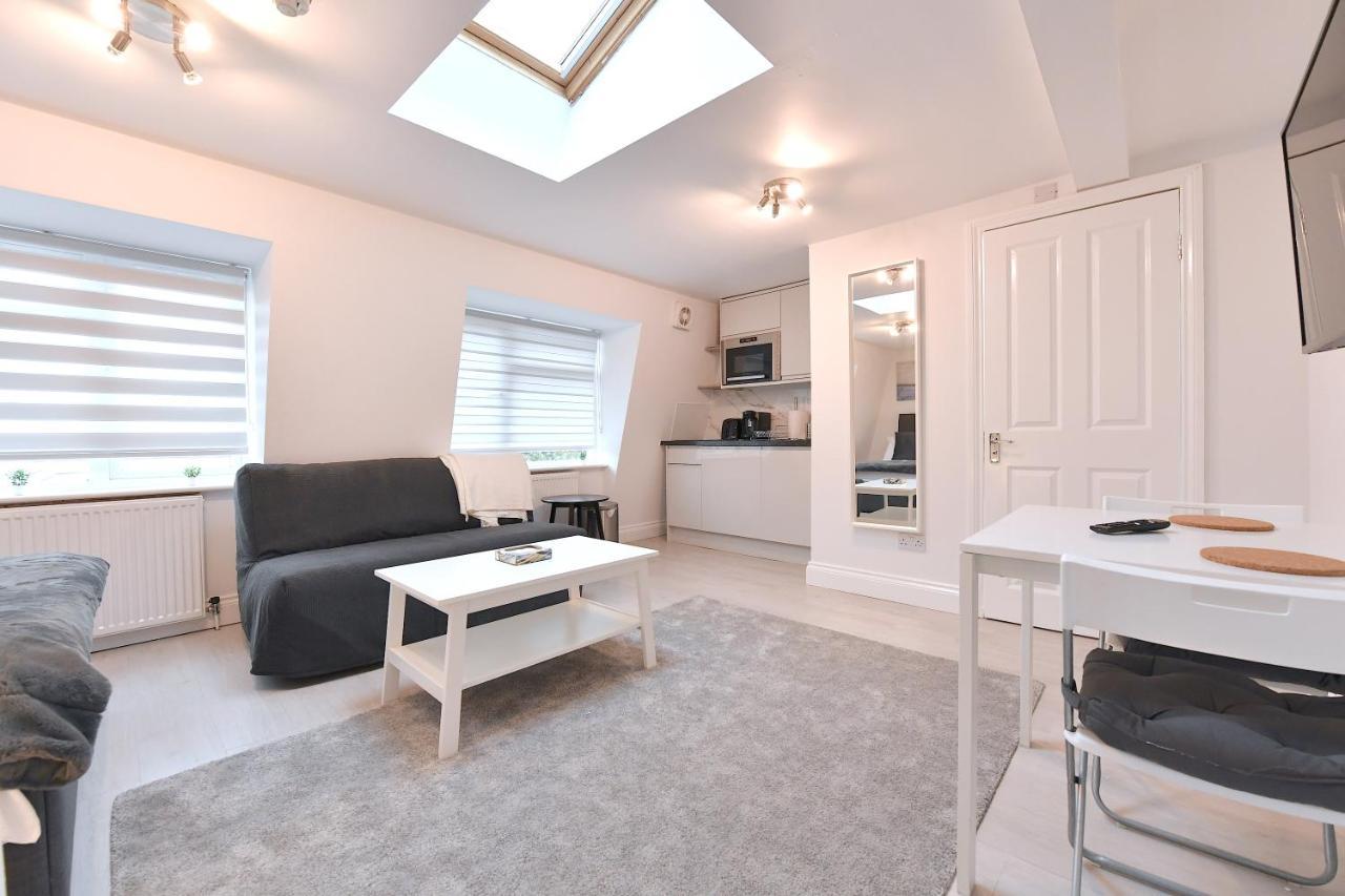 Very Close To Line Underground Shepherds Bush And Westfield Newly Refurbished * London