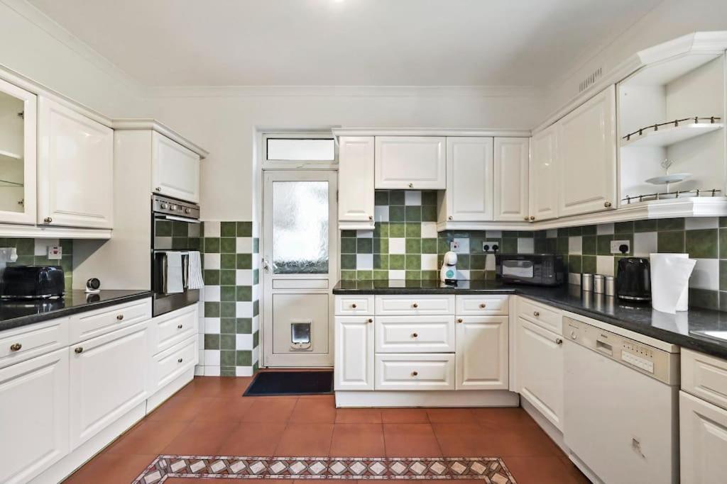 4 Bedroom House Free Off Street Parking Walking Distance To Kensal Rise Station * Londen