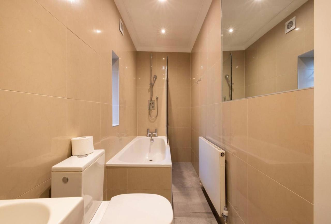 Cool, Quiet Notting Hill 2 Bed Lejlighed *