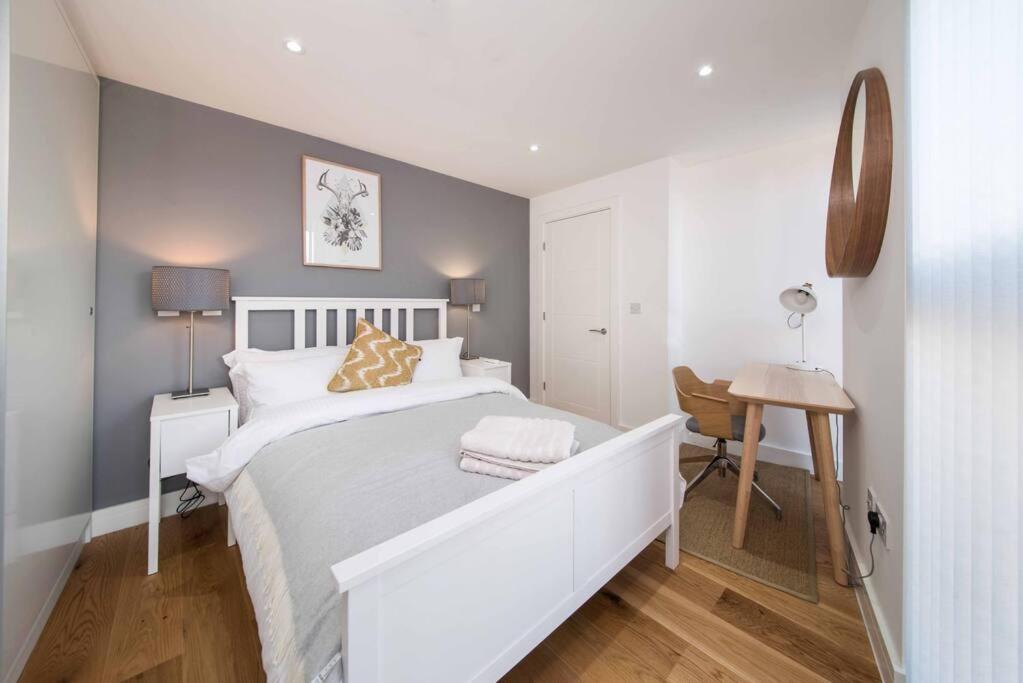 Lägenhet 7 Borough - Spacious 2-bed, 2-bath In Prime Location *