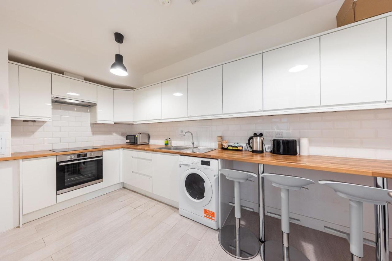 Double Ensuite Sleeps 2 Long Term Welcome With Garden View London