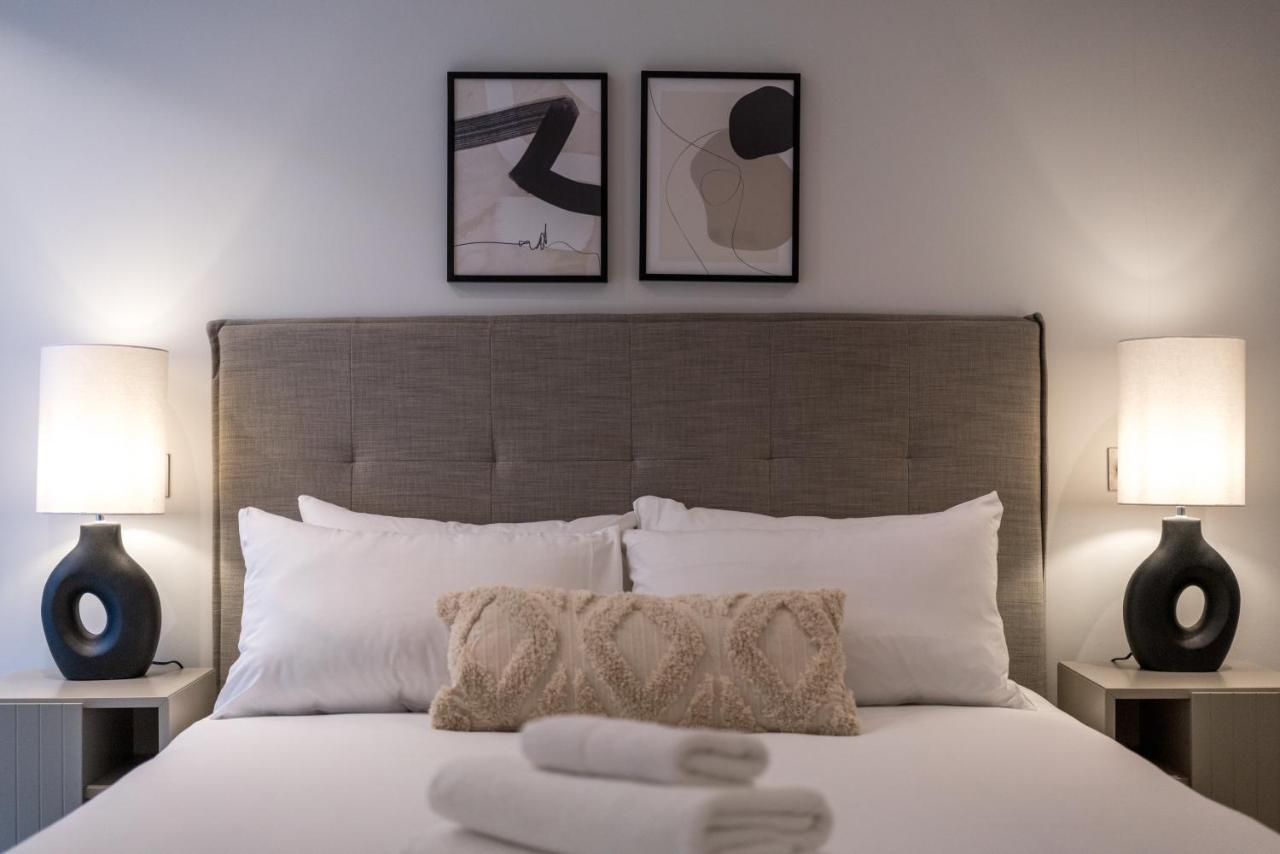 Joivy Stylish 3 Bed, 3 Bath House With Private Courtyard In Chelsea