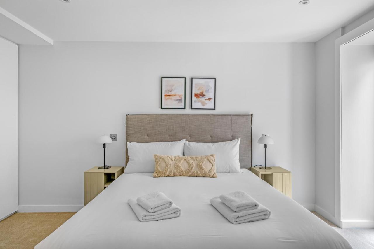 Joivy Stylish 3 Bed, 3 Bath House With Private Courtyard In Chelsea * London