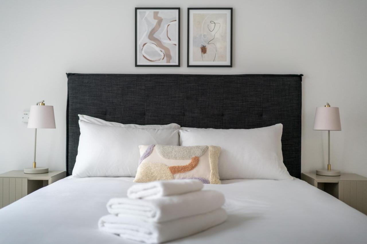 Joivy Stylish 3 Bed, 3 Bath House With Private Courtyard In Chelsea Semesterbostad London