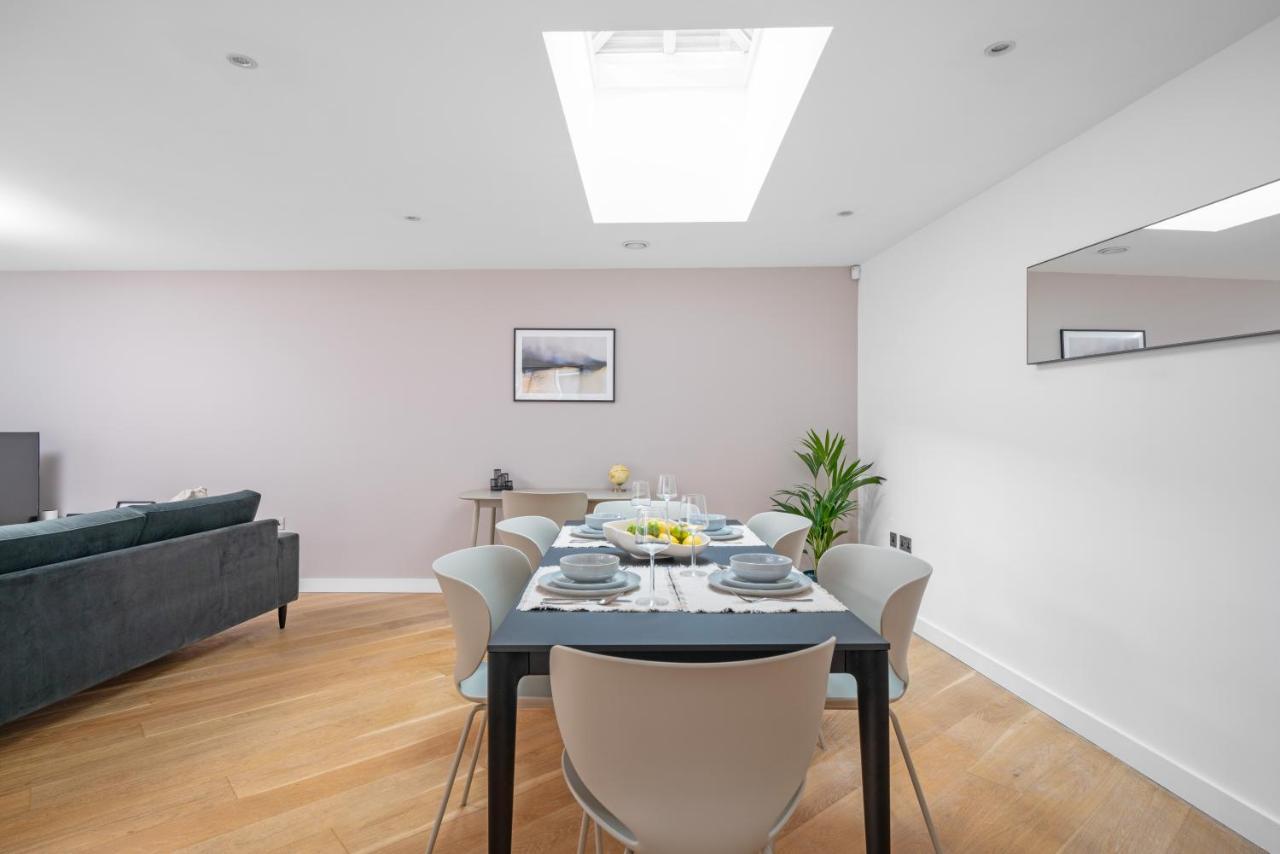 Semesterbostad Joivy Stylish 3 Bed, 3 Bath House With Private Courtyard In Chelsea