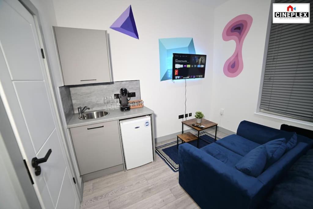 Cheerful 1bed Studio Flat With Netflix And Wi-fi By Cineplex Short Lets & Serviced Appartamento Londra