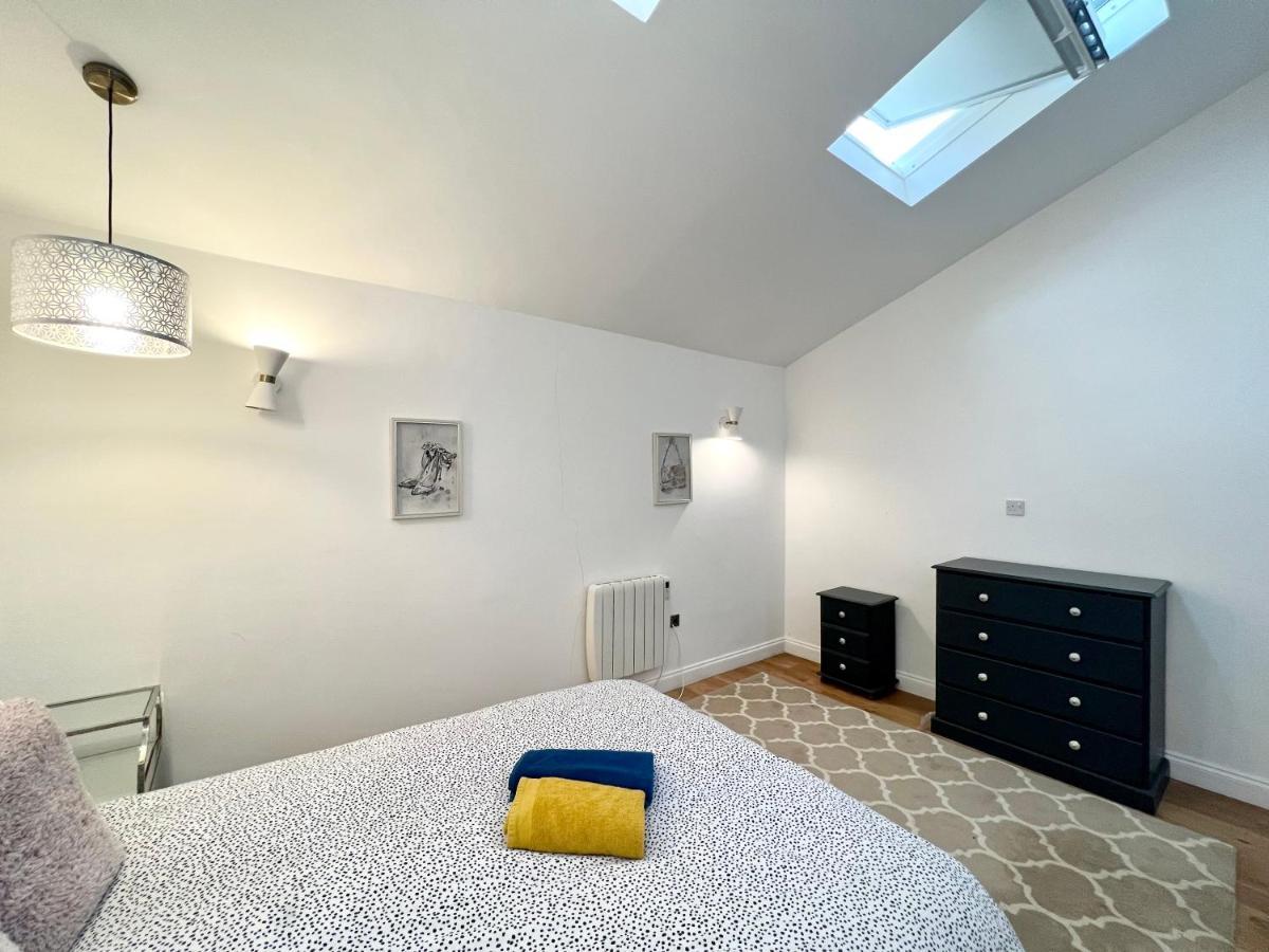 Holiday home 3 Cosy Homes Walking Distance To Mall With Parking Available To Book Separately 3 Bed House Or 1 Bed Or *
