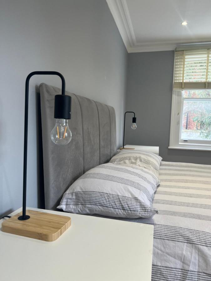 Lovely 2-bedroom Victorian Flats London