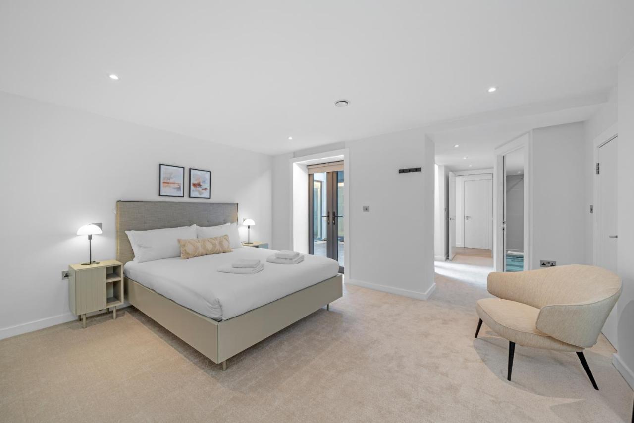 Joivy Stylish 3 Bed, 3 Bath House With Private Courtyard In Chelsea London