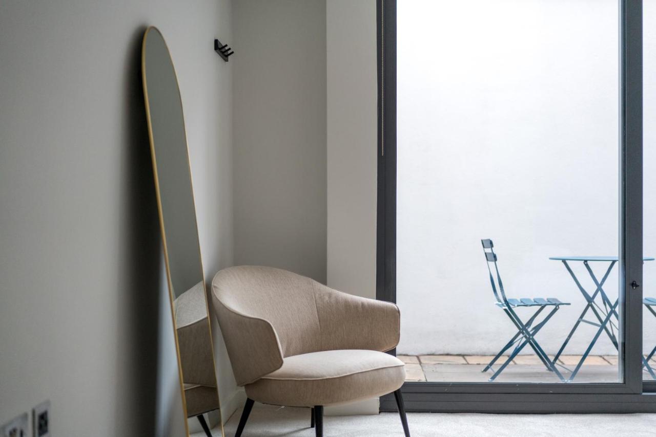 Joivy Stylish 3 Bed, 3 Bath House With Private Courtyard In Chelsea London