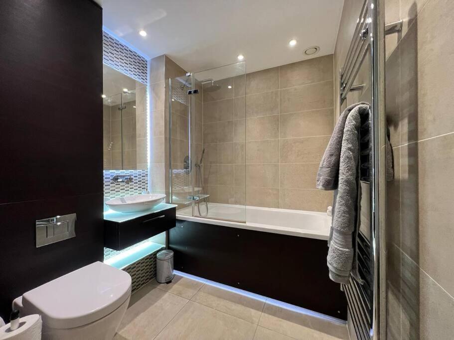 Modern & Secure 3br 2ba In The Heart Of Crossharbour Appartement