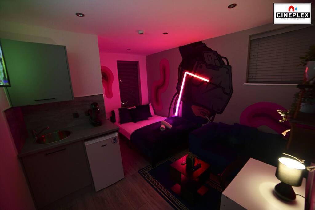 Apartment Double Bed Studio Flat With Netflix Flat B Unit C2 Wifi Disney By Cineplex Short Lets Serviced