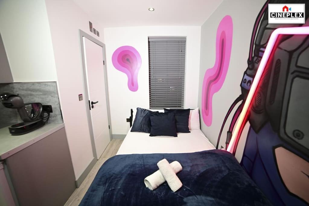 Apartment Double Bed Studio Flat With Netflix Flat B Unit C2 Wifi Disney By Cineplex Short Lets Serviced London