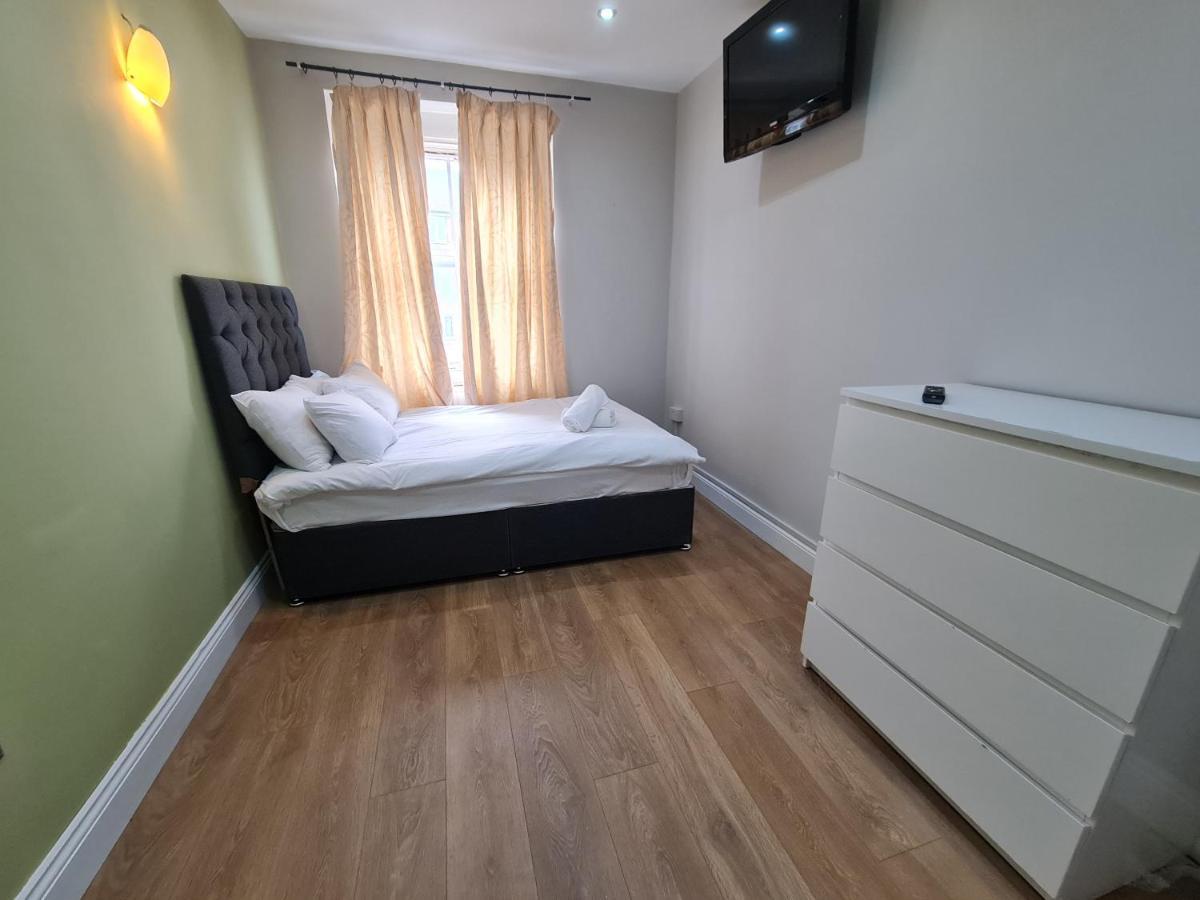 Lovely En-suite Bedroom R7 *