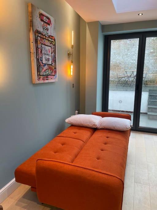 Pillow Menu! 1 Bed Garden Flat Finsbury Park * Londra