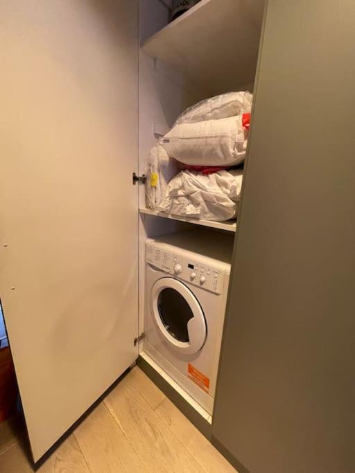 Pillow Menu! 1 Bed Garden Flat Finsbury Park * Londra
