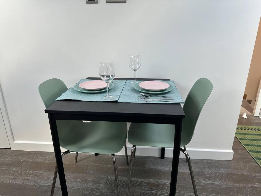 Lovely New Decor Studio - 4 The Southwell Londra