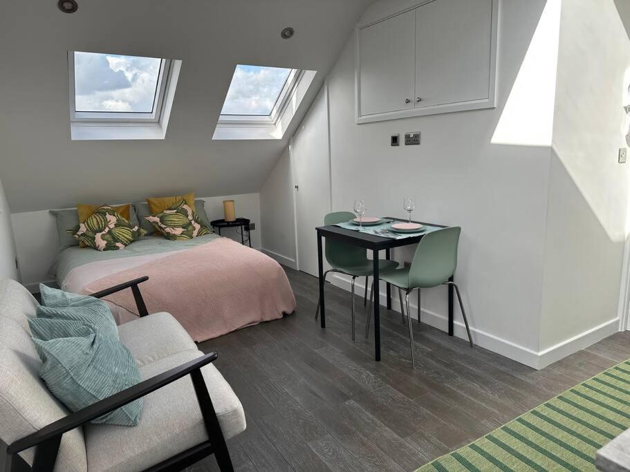 Lovely New Decor Studio - 4 The Southwell Londra
