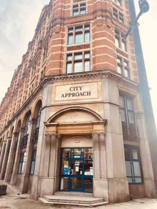 Large 3 Bed 3 Bathrooms Penthouse With Terrace And Views In Apartment London