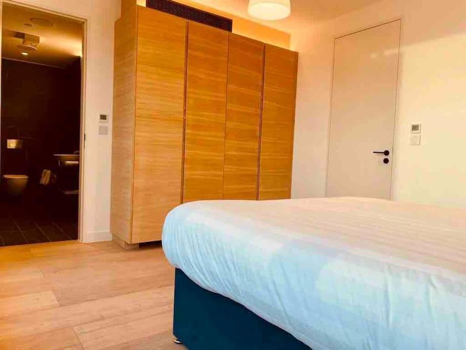 Apartment Large 3 Bed 3 Bathrooms Penthouse With Terrace And Views In