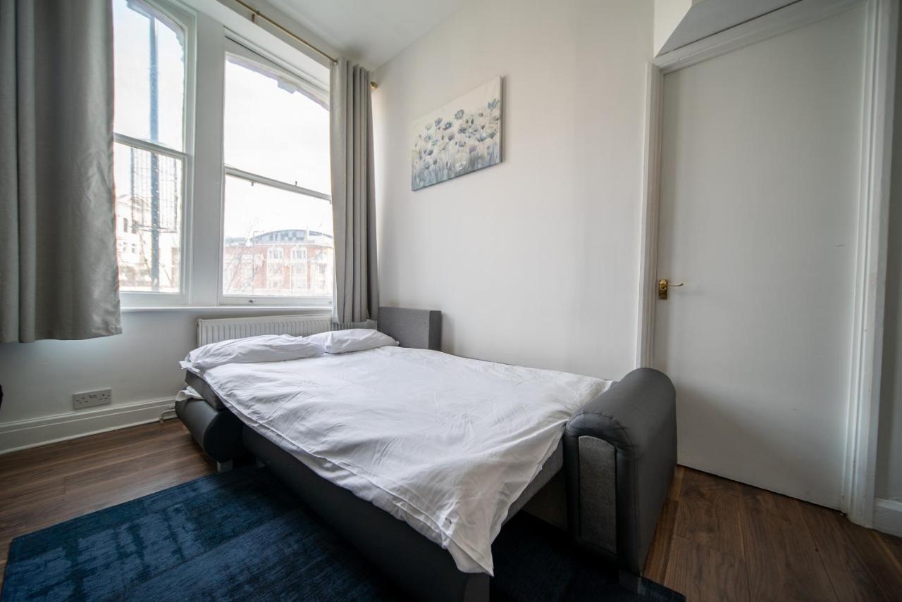 Lägenhet Spacious 2 Bedroom In Downtown London
