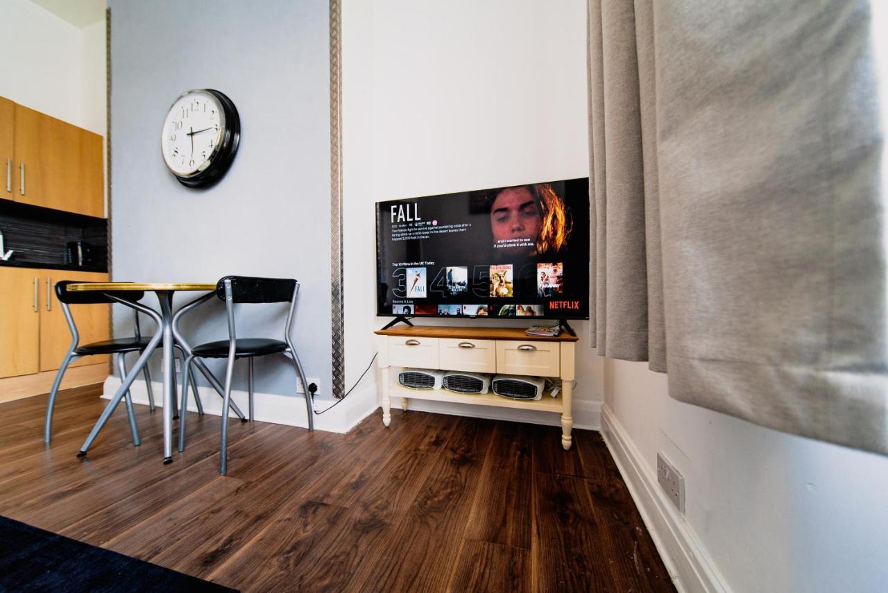 Lägenhet Spacious 2 Bedroom In Downtown London