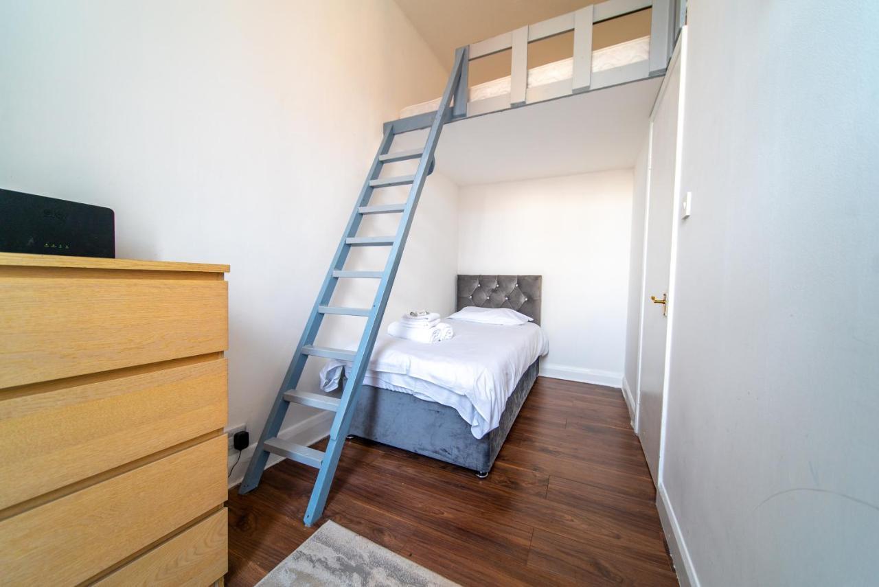 Spacious 2 Bedroom In Downtown Lägenhet *