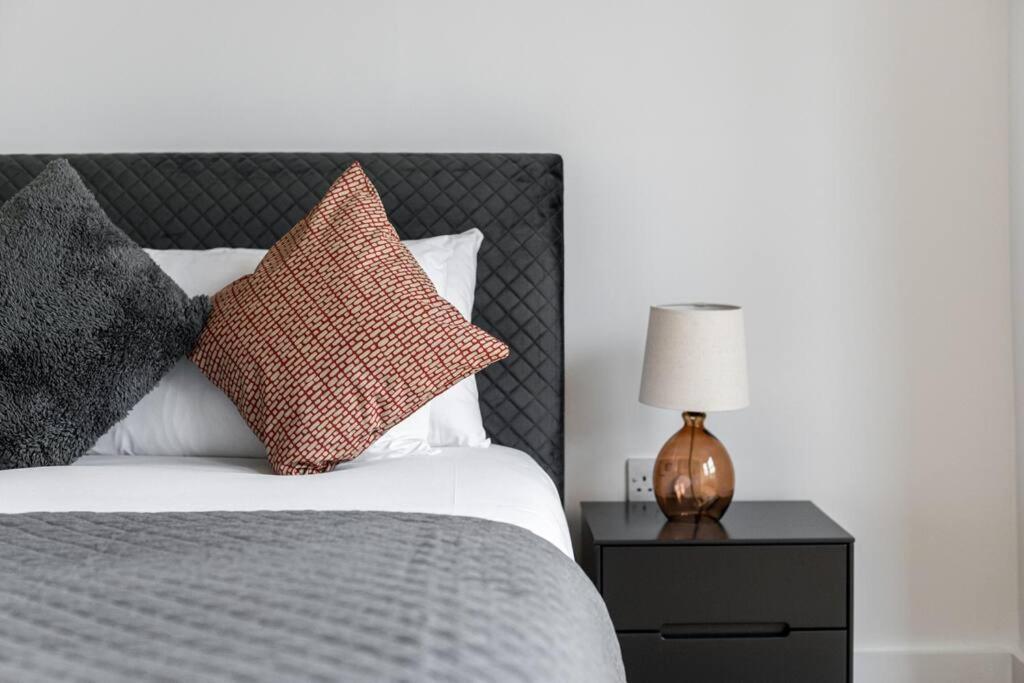 Trendy East Flat Bro1 *