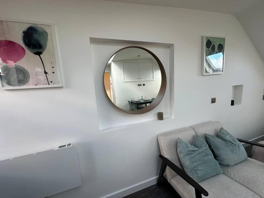 Lovely New Decor Studio - 4 The Southwell * Londra