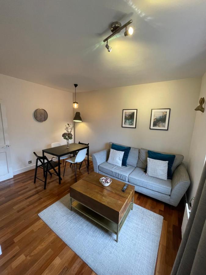 Spacious Flat Opposite The Oval *